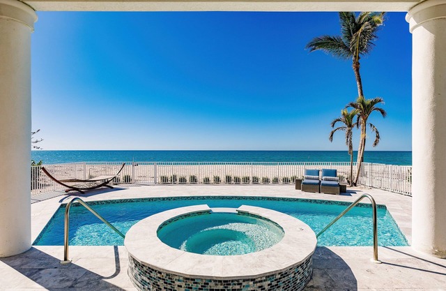 Island Paradise Awaits - Beachfront, Heated Pool-Spa - Amazing SUNSETS