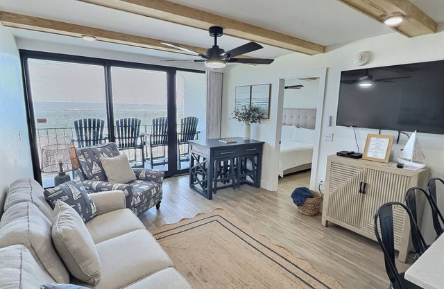 Island Winds East 507 - Immaculately Remodeled Coastal Getaway