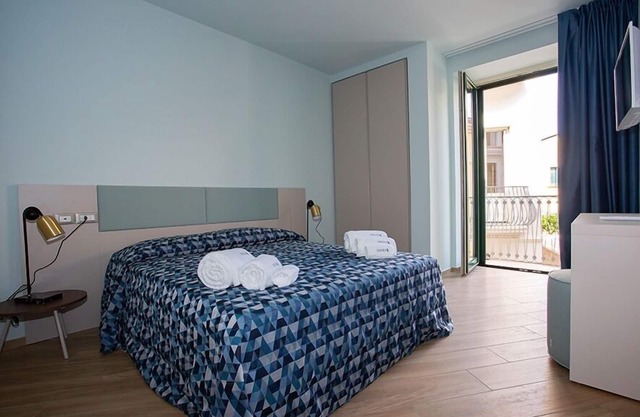 CAMERA ATENA-Family room-Connected-Private Bathroom-Balcony
