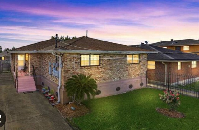 It’s a lovely 2 Bedroom with a outside patio