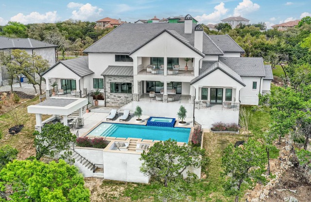 Ivory Sun by AvantStay | Luxury Design + Pool