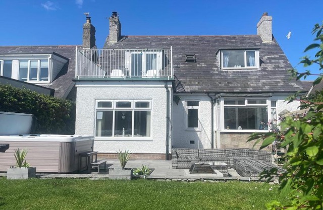 Ivy Cottage Seahouses Seaside Hot Tub Retreat