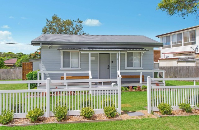 Ivy's Beach House - close to beach, wifi available