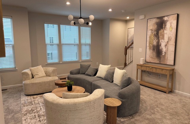 J cornerstone Modern House Charming 3 room townhome in delightful Fredericksburg