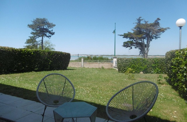 J L'Azurée en front de mer