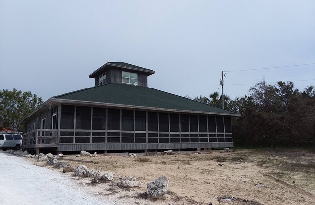 Jack's Gulls. sleeps 10! water front and rear.