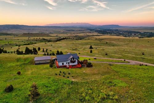 Jackalope Lodge