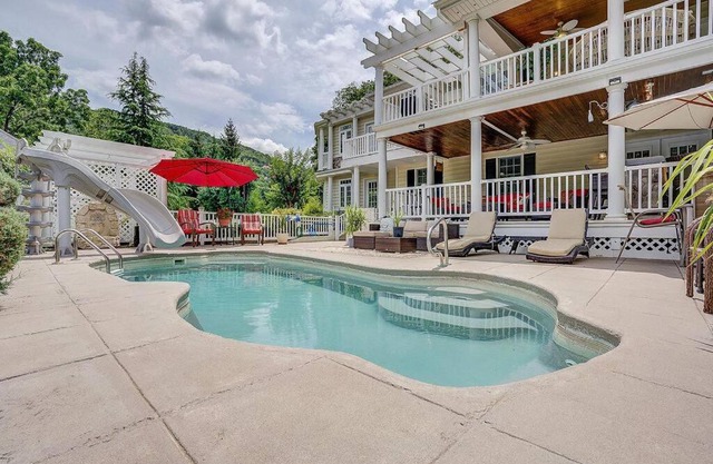 Jackson River Estate 3 dwellings on River w/Pool sleeps 23