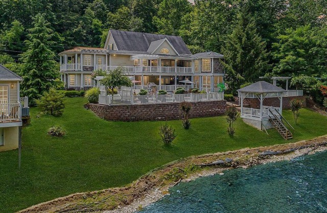 Jackson River Estate Main House Pool, Riverfront, sleeps 15