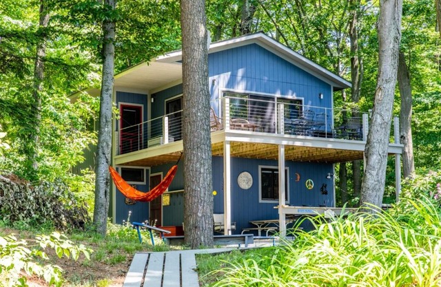 Jacobia Lakefront Retreat
