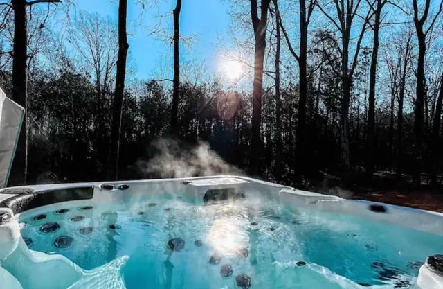 Jacuzzi Cottage at Lake Martin Kowaliga Bay