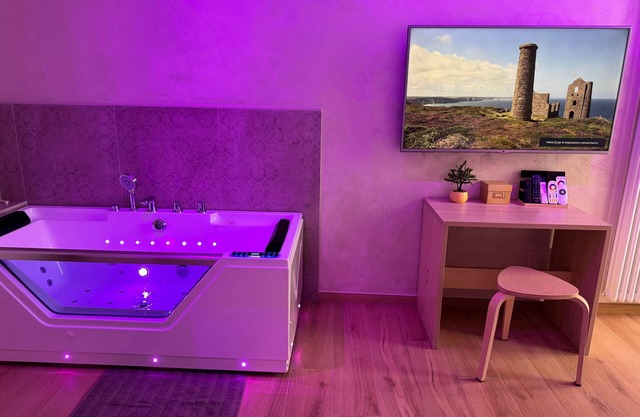 Jacuzzi Romantic Suite - SuiteHeart Torino - Inalpi Olimpico