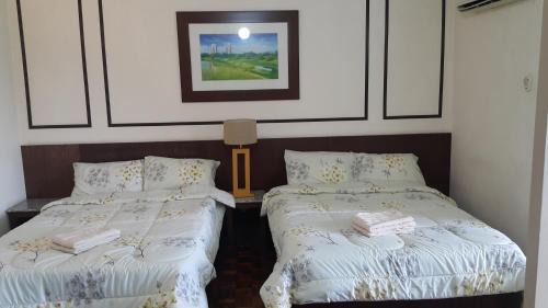 Jalan Kamus, Simpang Empat Holiday home