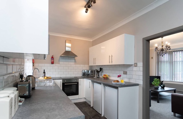 JAMES COOK ACCOMMODATION – WITH OFF-ROAD PARKING
