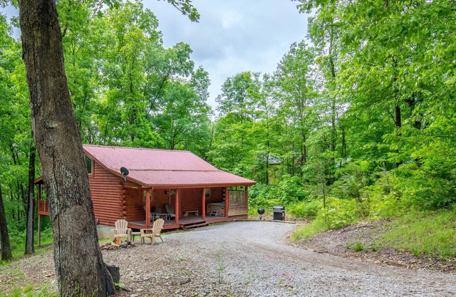 January Rent 2, Get 1 Free! 2 bedroom, 2.5 bath Hocking Hills cabin- dogs ok!