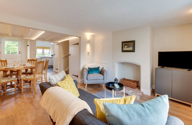 Japonica Cottage - One Bedroom House, Sleeps 2