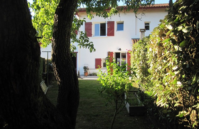 JATXOU RENTAL HOUSE T3 WITH TERRACE AND PRIVATE GARDEN