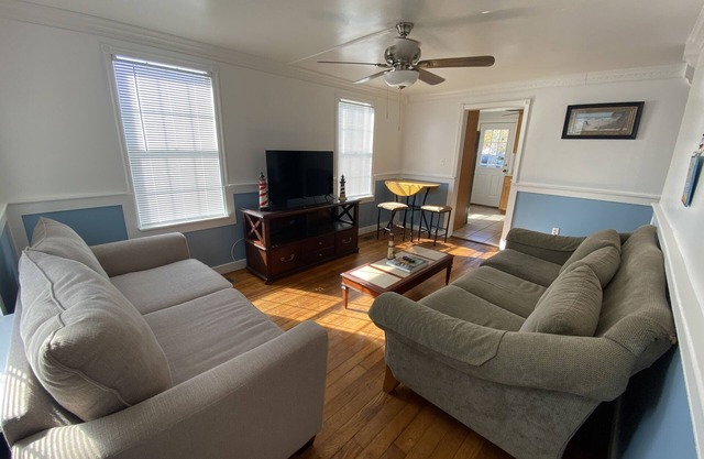 Jax Beach home. Close to the beaches, shops, restaurants and bars.
