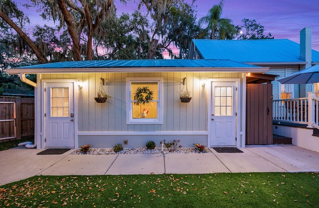 JD's Hideaway By The Sea: 2 Blocks off Main!