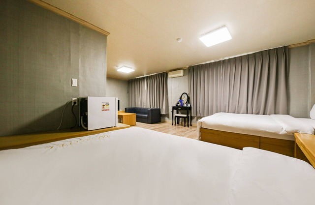 Jecheon W