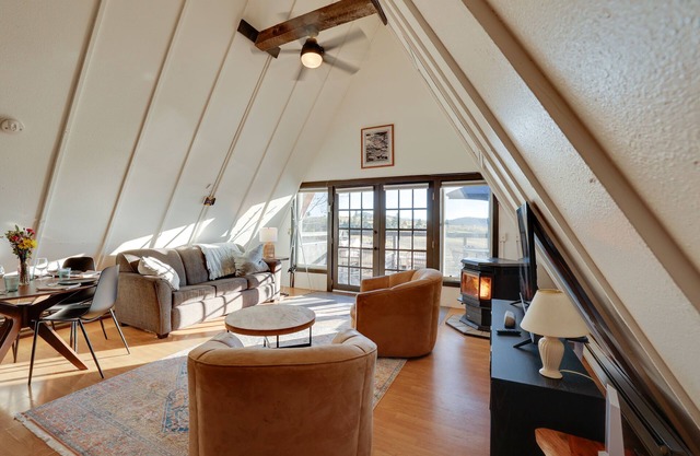 Jefferson A-Frame Cabin w/Rocky Mountain Views