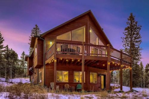 Jefferson Cabin with Fire Pit Near Hiking Trails!