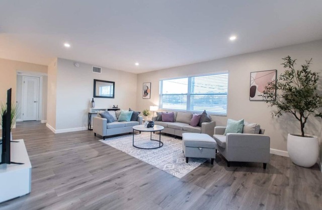 Jefferson Executive Suites #4 - Clearwater 2/1 Apt