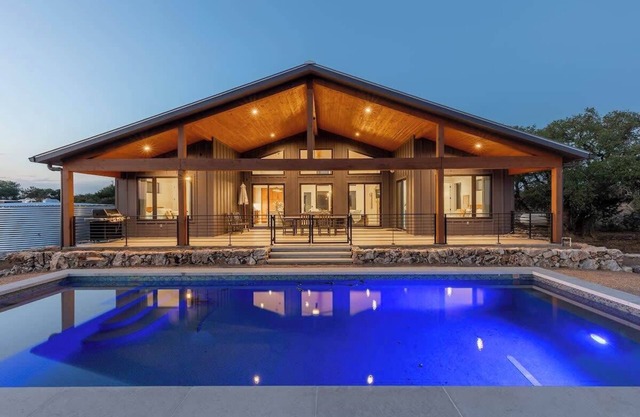 Johnson City Limits Panoramic Hill Country Views!