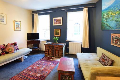 JOIVY Bohemian Writers Retreat in Old Town