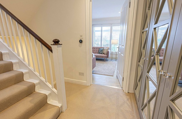 JOIVY Stunning 3-bed house w/roof terrace near King’s Road in Chelsea, London