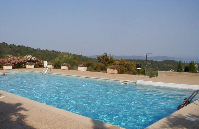 Joli Studio rez de Jardin Résidence Avec Piscine