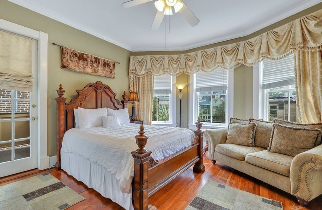 Jones St Apartment with Old Savannah Charm