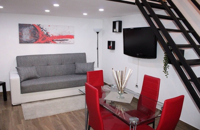 Jordanaus Naples Center