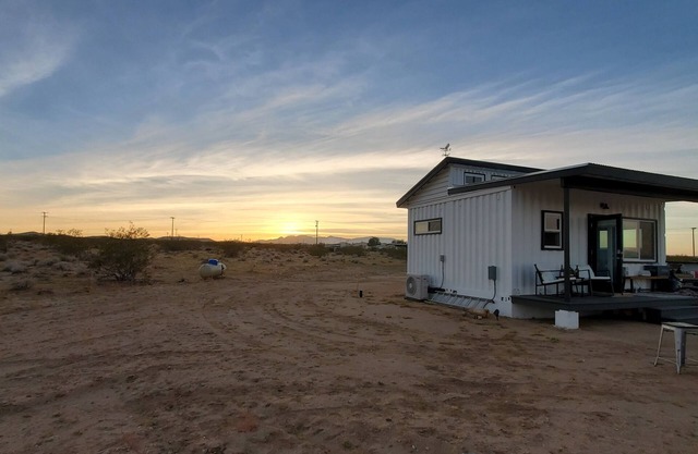 Joshua Tree retreat! Cozy 1 Bedroom 1 Bathroom Tiny Home!