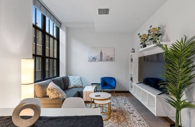 Journal Commons 325 · Luxurious Cozy 1BR near Historic Third Ward