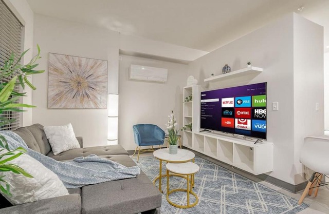 Journal Commons 425 Glamorous 1BR Suite Fast WIFI Fiser Forum