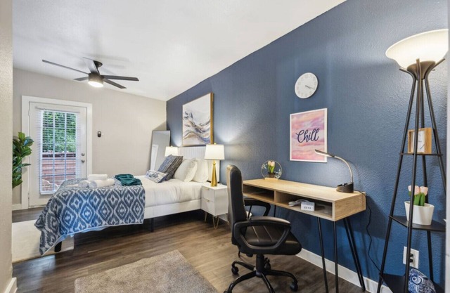 Joyful 1BD:AT&T Walkable, Charming & Ground-Level!