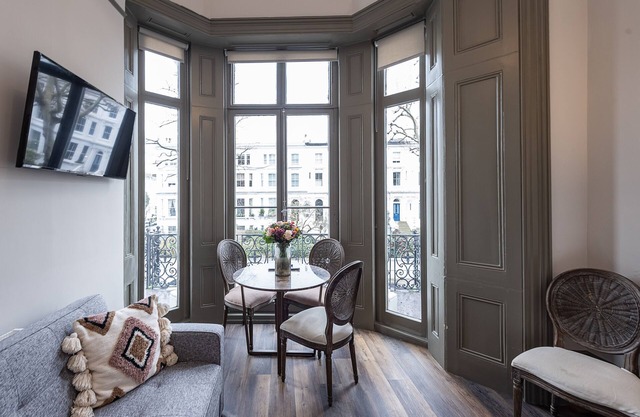 Joyful Kensington Studio