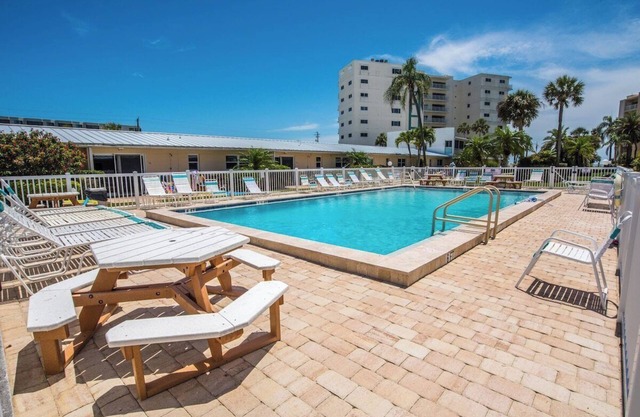 JR 42 · Jamaica Royale #42- 3 Heated Pools On The Beach!