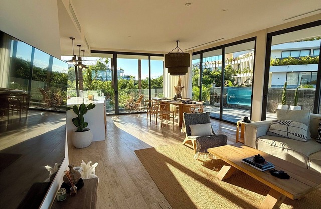 Jungle Penthouse, Private Pool, Mins to Beach, FREE Beach shuttle, 200 MPS Wifin