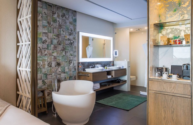 Junior Ocean View Suite with Balcony & Soaking Tub