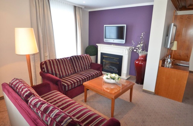 Juniorsuite mit Seeblick, Doppelbett und kostenfreiem WLAN
