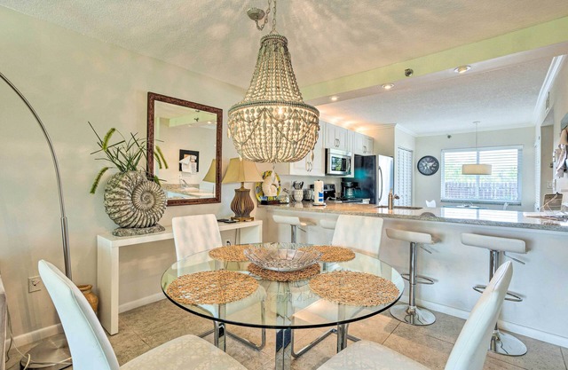 Jupiter Condo w/Pool Access, Walk to Beach!