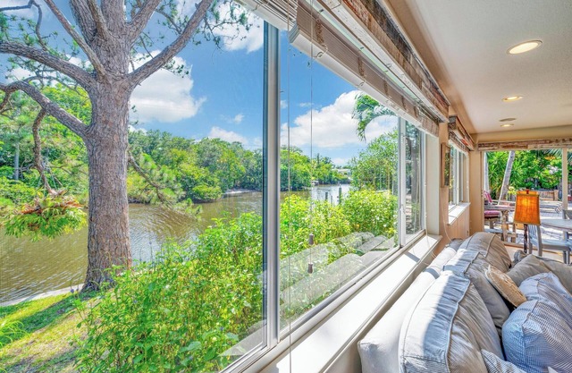 Jupiter Waterfront Cottage w/Pooln