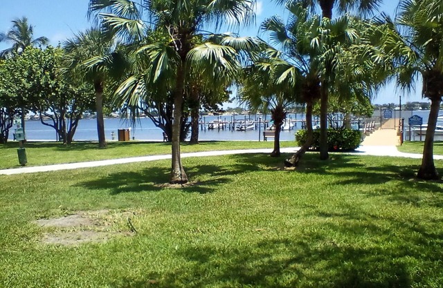 JUPITER WATERFRONT GEM! On the historic Loxahatchee River.