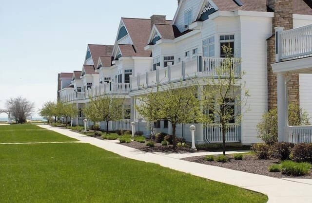 Just Beachy: 4 Bedroom, Sleeps 12!