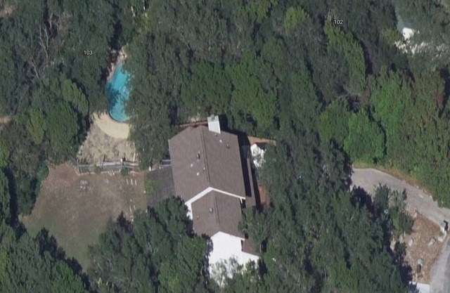 Just Outside of Austin.Quiet, Serene 3 bedroom+ with Pool & Pond