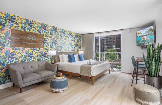 Just Renovated- 5th Floor Waikiki Studio- Free Parking!