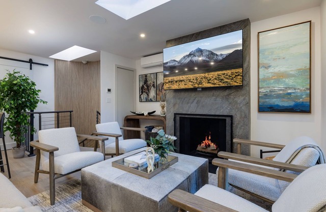 Just Renovated Stunning 3BR, 3BA with AC!