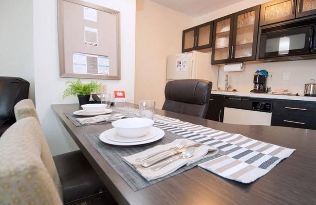 Just What You Were Looking For! 2 Comfortable Units, Kitchenette, Pets Allowed